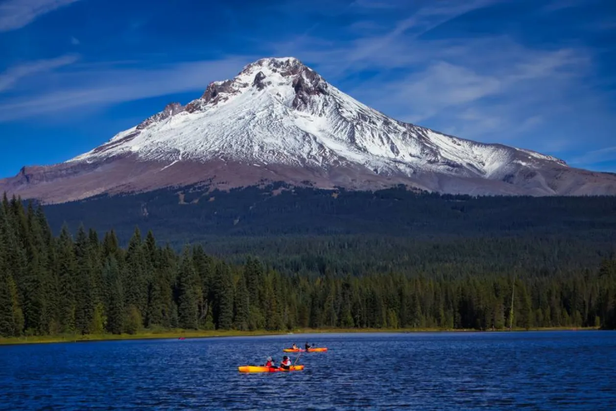 Kayakers on Lake Trillium